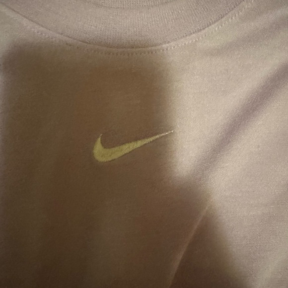 Nike cropped shirt - Picture 2 of 3